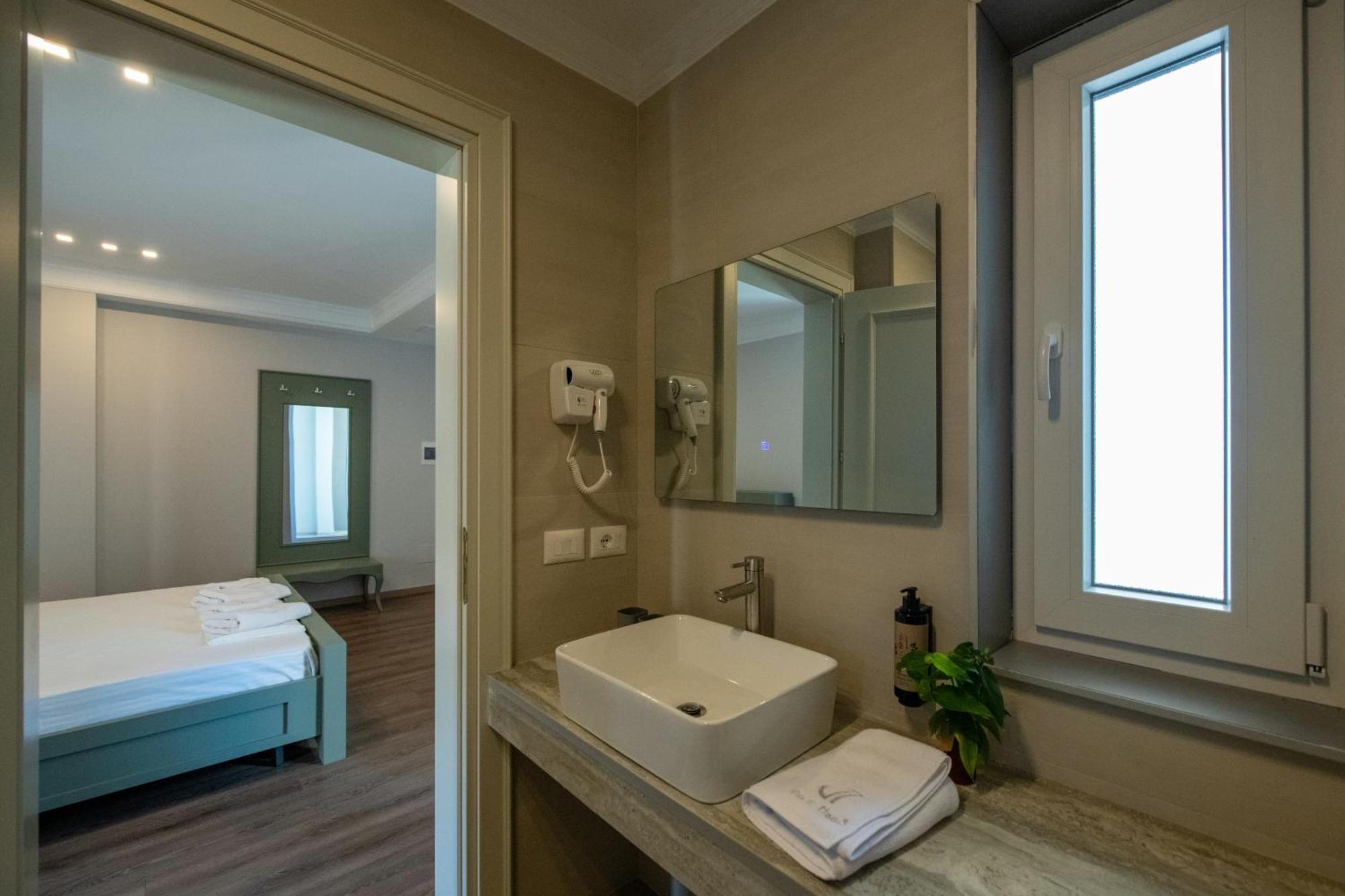Hotel Vila 11 Durrës Esterno foto