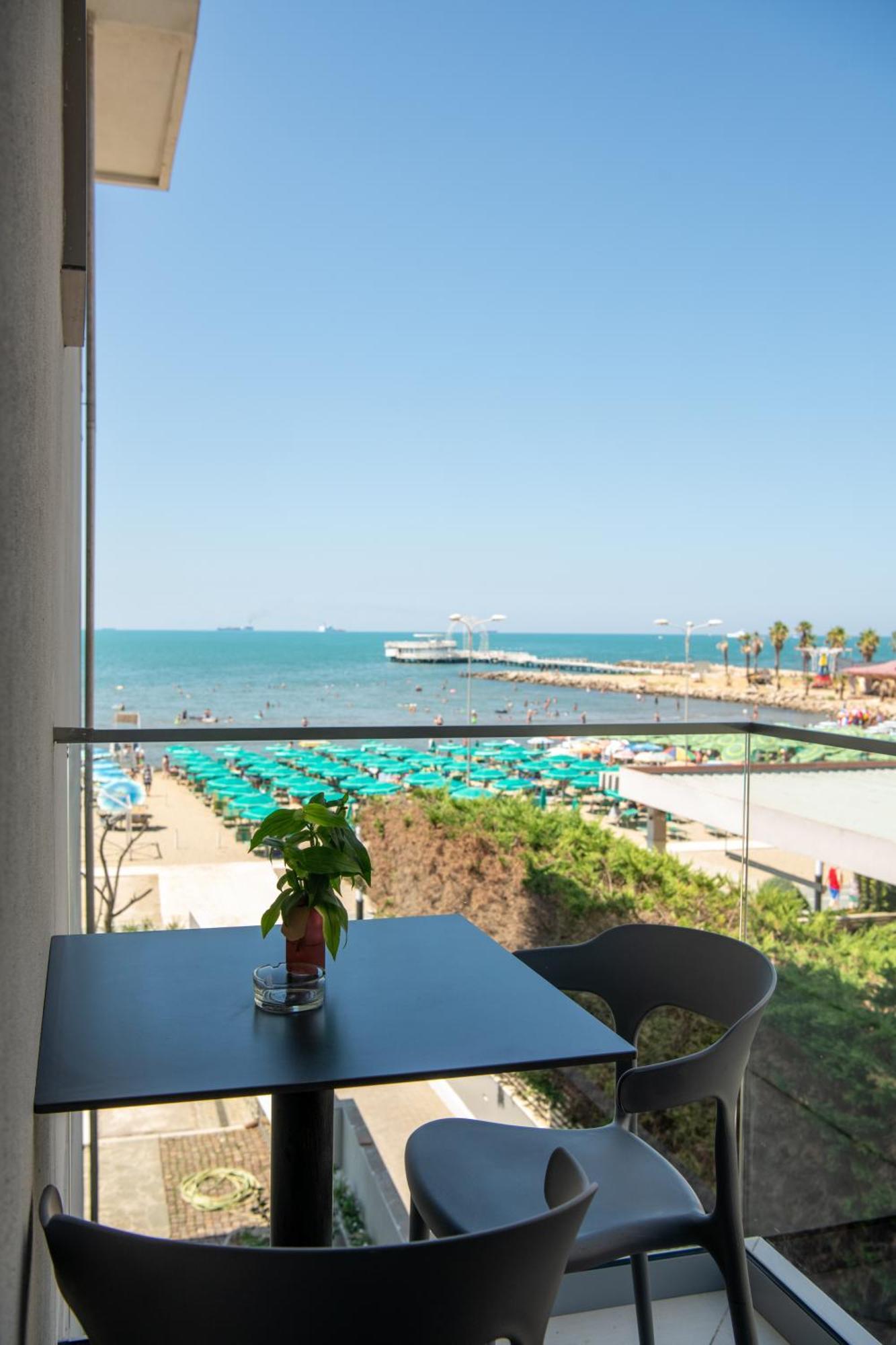Hotel Vila 11 Durrës Esterno foto